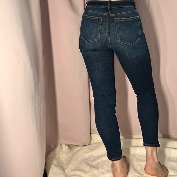 The Loft Jeans. The skinny in dark wash. Size 24 - Picture 2 of 4